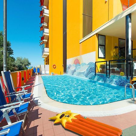 Viva Beach Hotel Римини Экстерьер фото