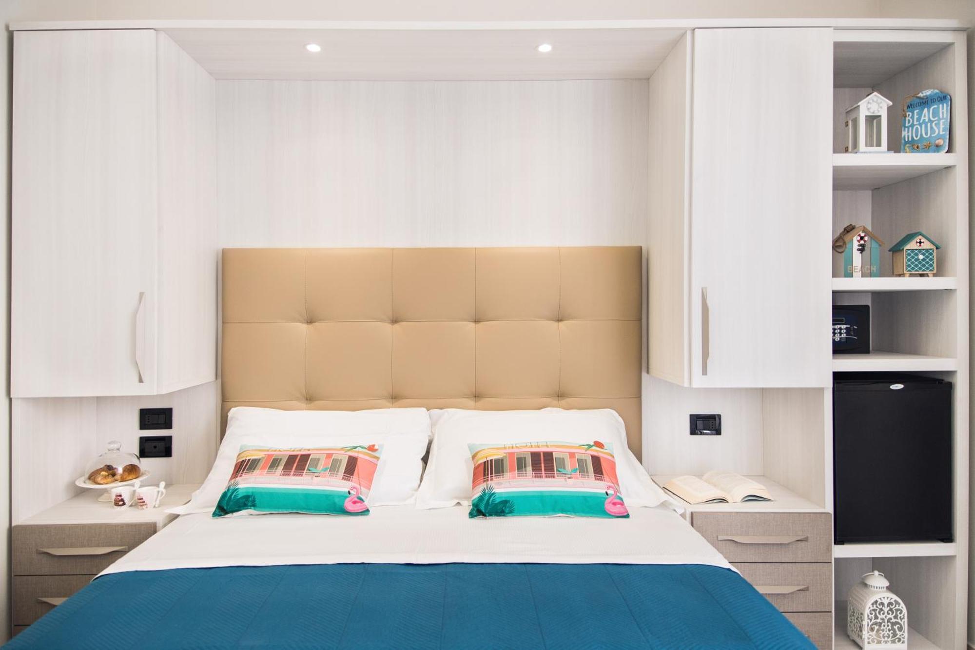 Viva Beach Hotel Римини Экстерьер фото