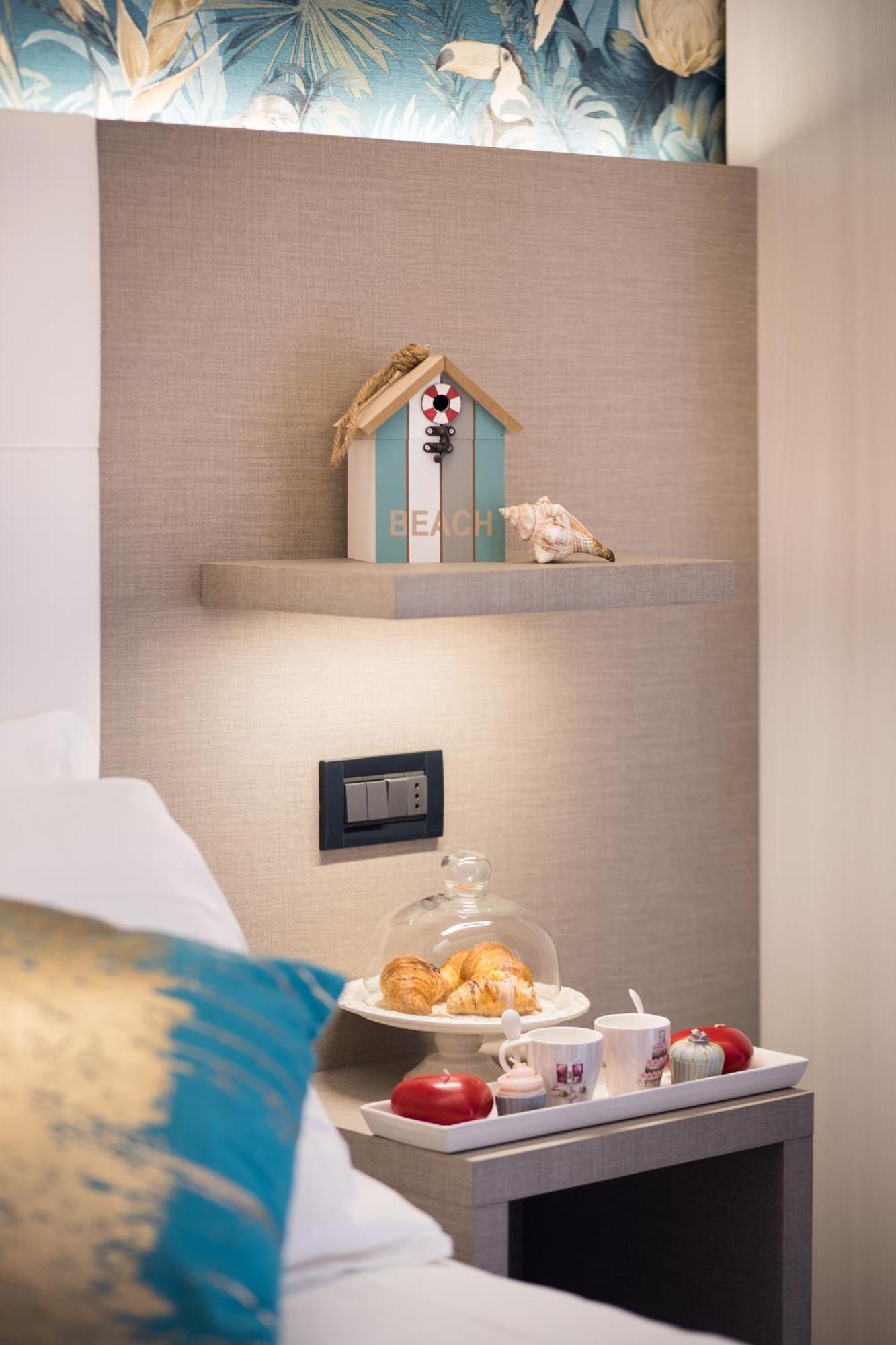 Viva Beach Hotel Римини Экстерьер фото