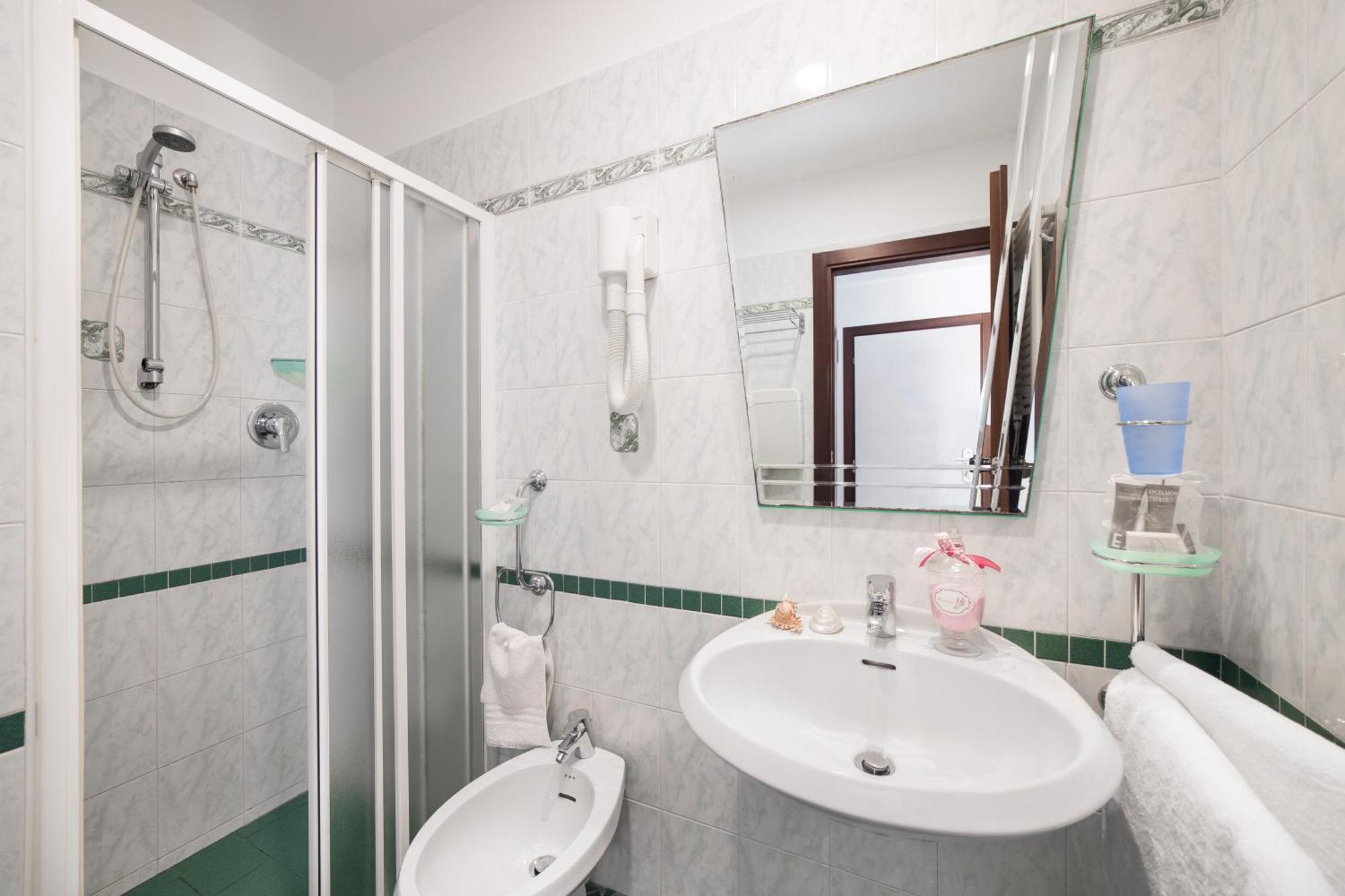 Viva Beach Hotel Римини Экстерьер фото