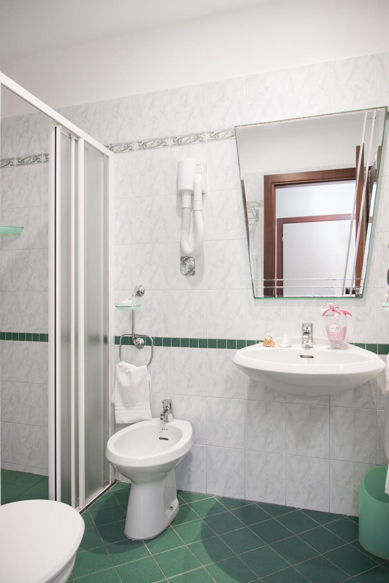 Viva Beach Hotel Римини Экстерьер фото